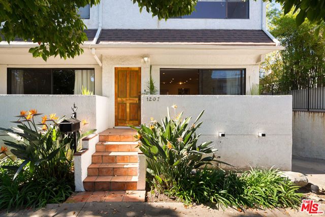 1207 California Avenue, Santa Monica, CA 90403