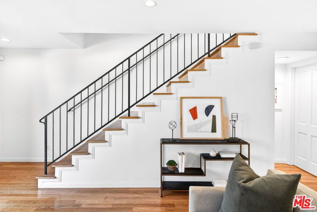 1207 California Avenue, Santa Monica, CA 90403