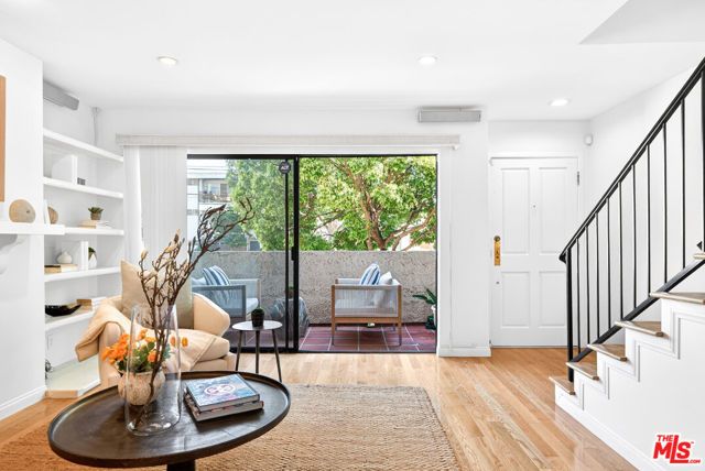 1207 California Avenue, Santa Monica, CA 90403