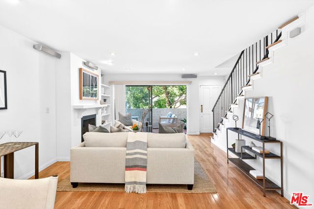 1207 California Avenue, Santa Monica, CA 90403