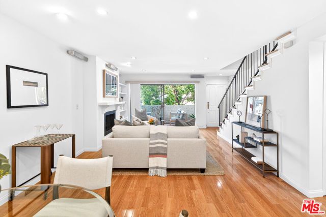 1207 California Avenue, Santa Monica, CA 90403