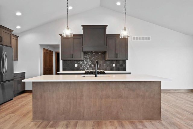1441 CROSSROADS DRIVE, De Pere, WI 54115