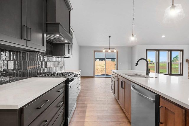 1441 CROSSROADS DRIVE, De Pere, WI 54115