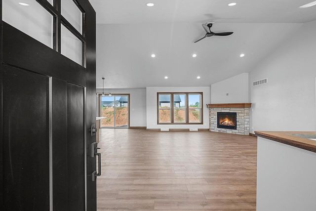 1441 CROSSROADS DRIVE, De Pere, WI 54115