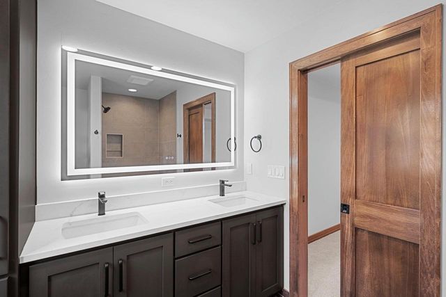 1441 CROSSROADS DRIVE, De Pere, WI 54115