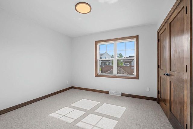 1441 CROSSROADS DRIVE, De Pere, WI 54115