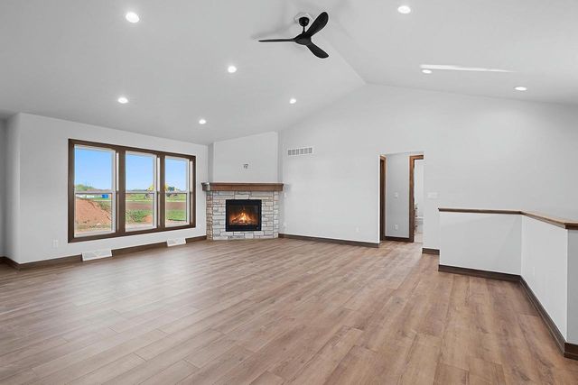 1441 CROSSROADS DRIVE, De Pere, WI 54115