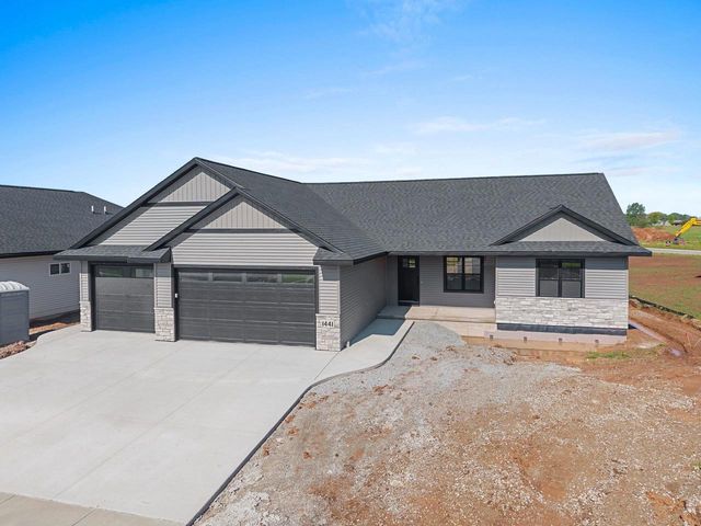 1441 CROSSROADS DRIVE, De Pere, WI 54115