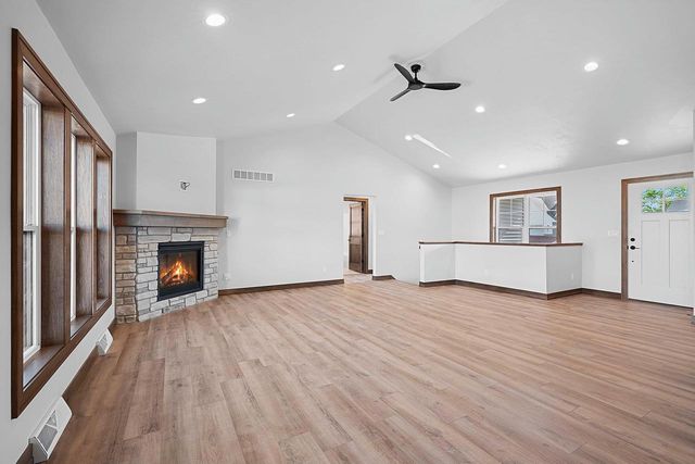 1441 CROSSROADS DRIVE, De Pere, WI 54115