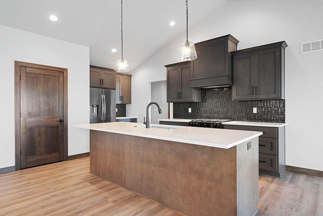 1441 CROSSROADS DRIVE, De Pere, WI 54115
