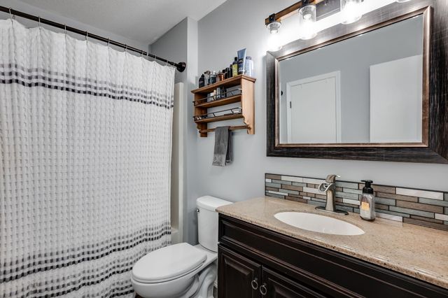 5340 S Stoneborough Ct, Wichita, KS 67217