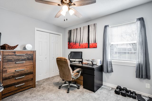 5340 S Stoneborough Ct, Wichita, KS 67217