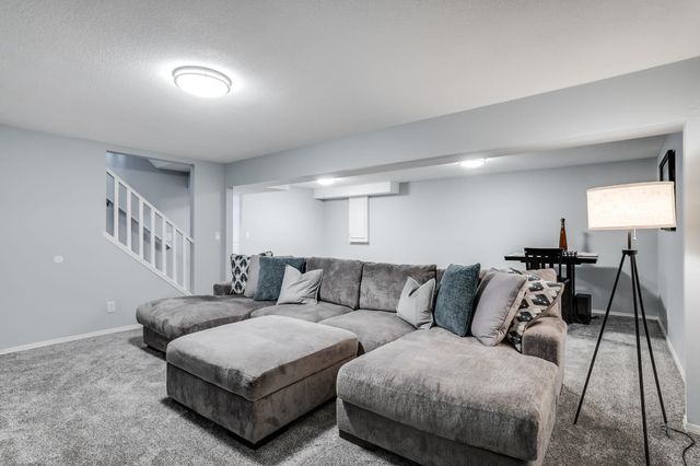 5340 S Stoneborough Ct, Wichita, KS 67217