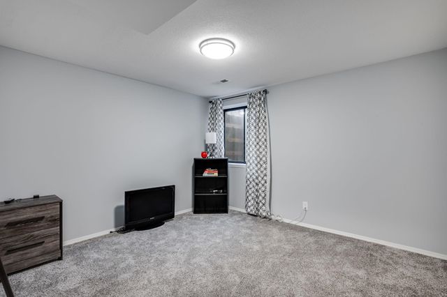 5340 S Stoneborough Ct, Wichita, KS 67217