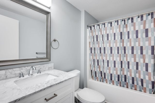 5340 S Stoneborough Ct, Wichita, KS 67217