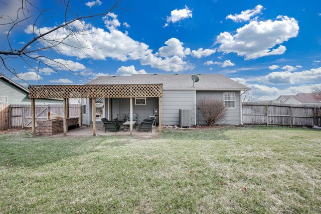 5340 S Stoneborough Ct, Wichita, KS 67217