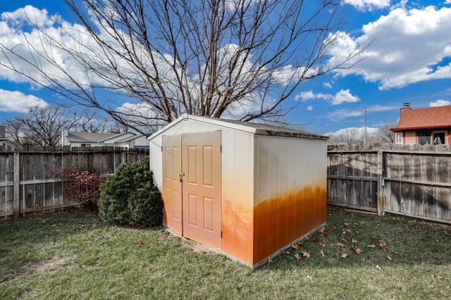 5340 S Stoneborough Ct, Wichita, KS 67217