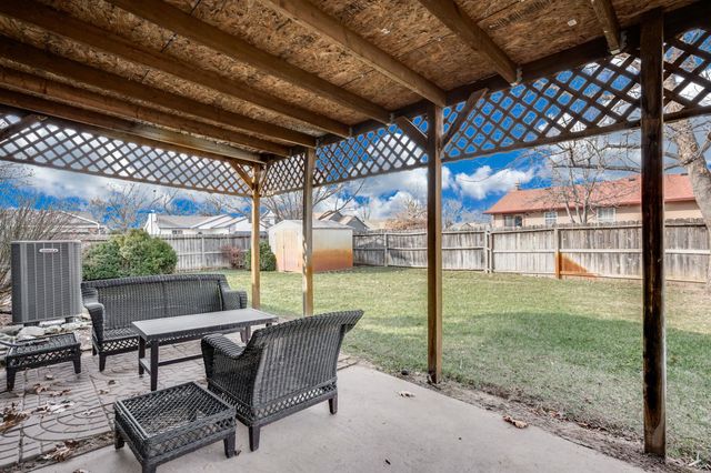 5340 S Stoneborough Ct, Wichita, KS 67217