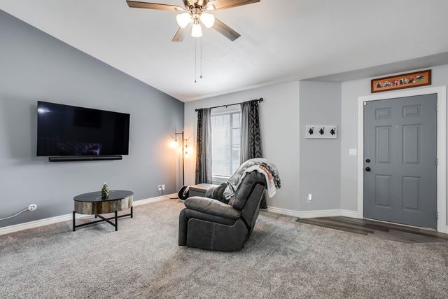 5340 S Stoneborough Ct, Wichita, KS 67217