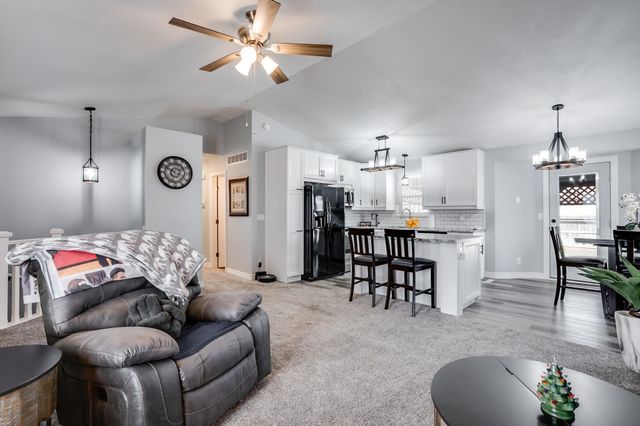 5340 S Stoneborough Ct, Wichita, KS 67217