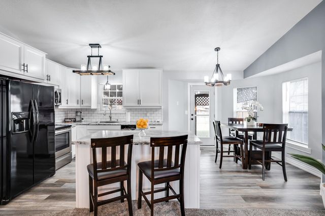 5340 S Stoneborough Ct, Wichita, KS 67217