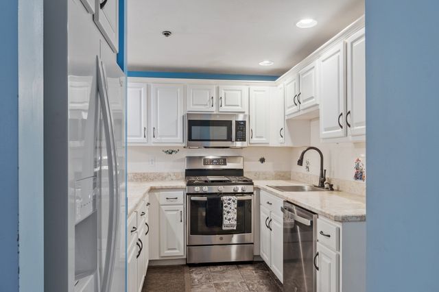 175 Littleton Road B4, Chelmsford, MA 01824