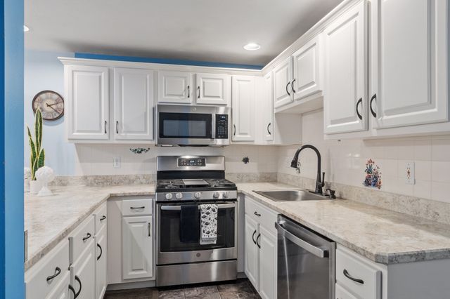 175 Littleton Road B4, Chelmsford, MA 01824