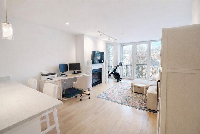 7 Beech St 301, Cambridge, MA 02140