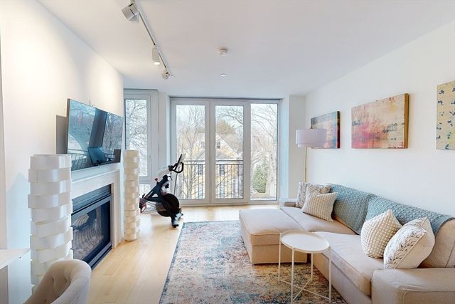 7 Beech St 301, Cambridge, MA 02140