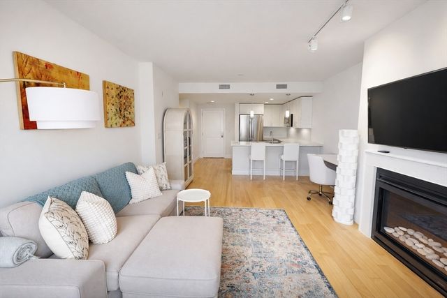 7 Beech St 301, Cambridge, MA 02140