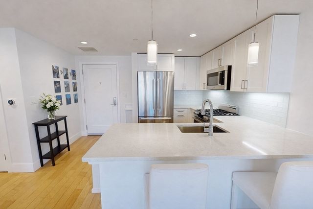 7 Beech St 301, Cambridge, MA 02140