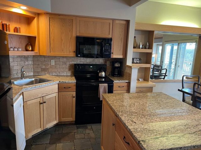 2400 Snowgoose Drive RV12-C, Redmond, OR 97756