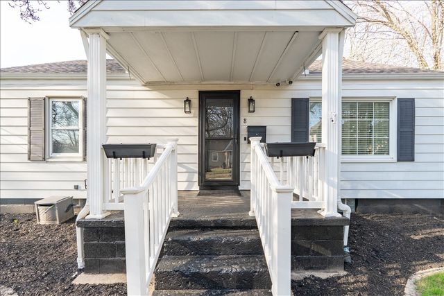 8 Felton Place, Bloomington, IL 61701