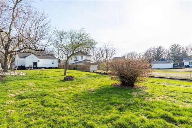 8 Felton Place, Bloomington, IL 61701