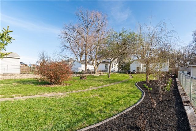 8 Felton Place, Bloomington, IL 61701