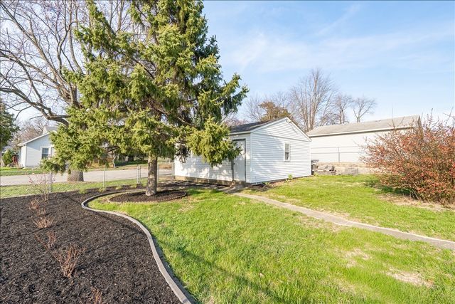 8 Felton Place, Bloomington, IL 61701