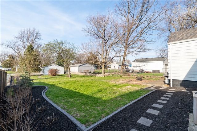 8 Felton Place, Bloomington, IL 61701