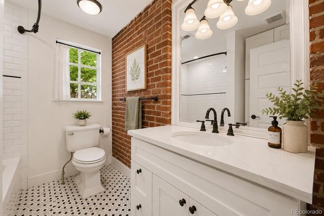 2061 S Pearl Street, Denver, CO 80210