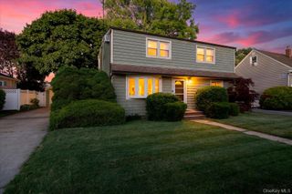 2545 Sycamore Avenue, Wantagh, NY 11793