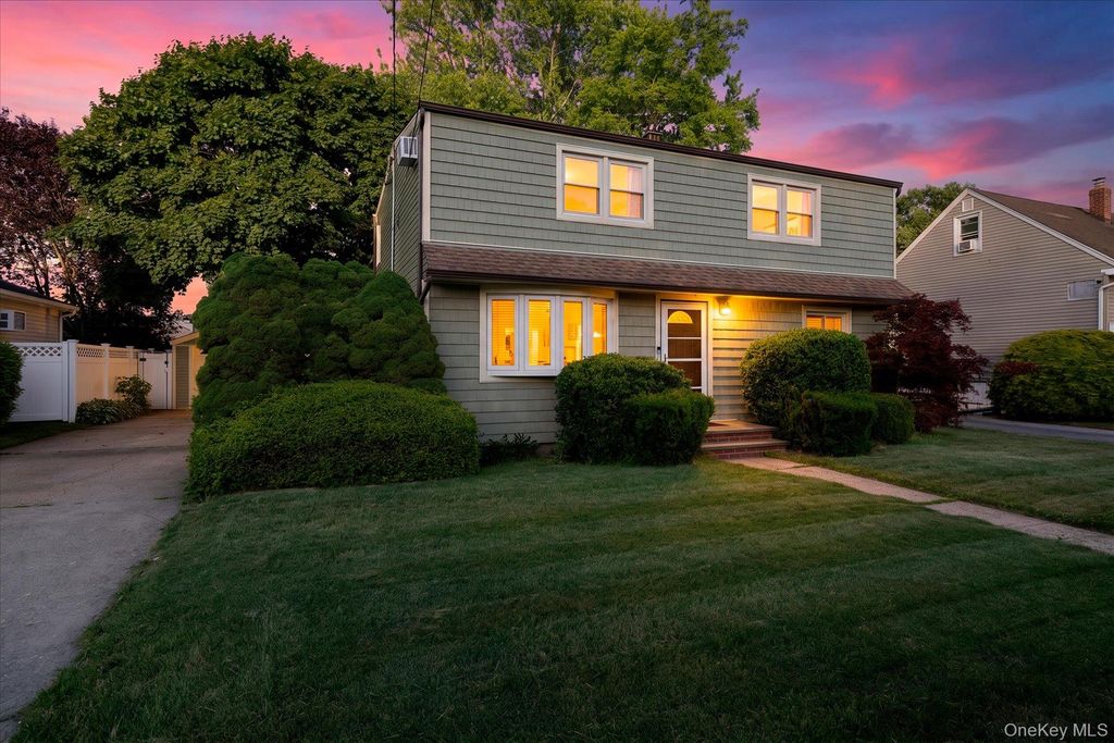 2545 Sycamore Avenue, Wantagh, NY 11793