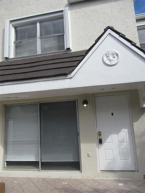 6825 SW 45th Ln 12, Miami, FL 33155