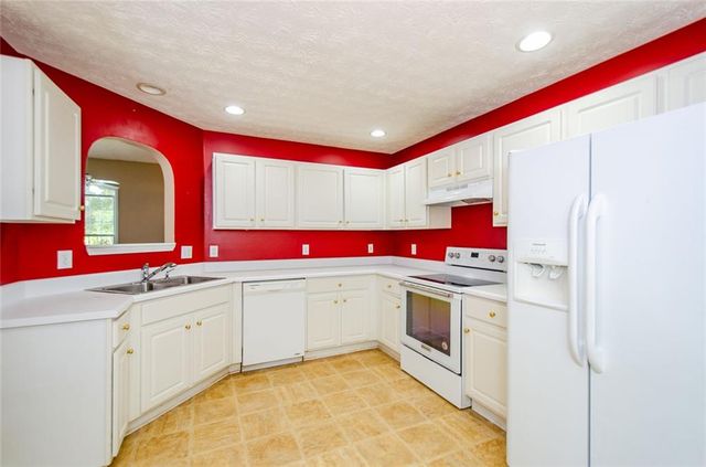 185 Weatherstone Drive, Woodstock, GA 30188