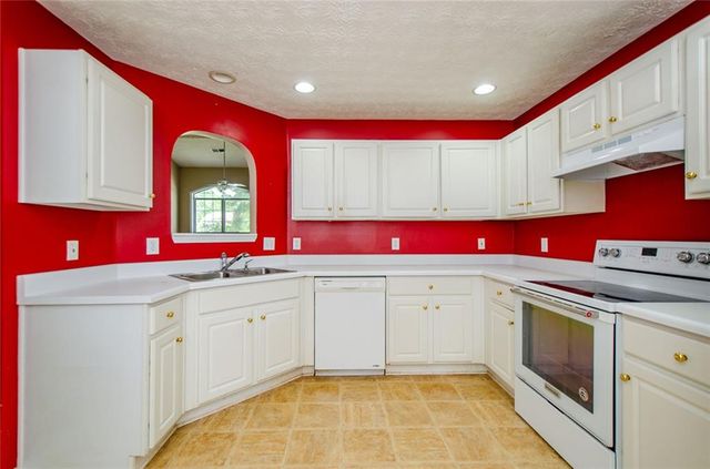 185 Weatherstone Drive, Woodstock, GA 30188