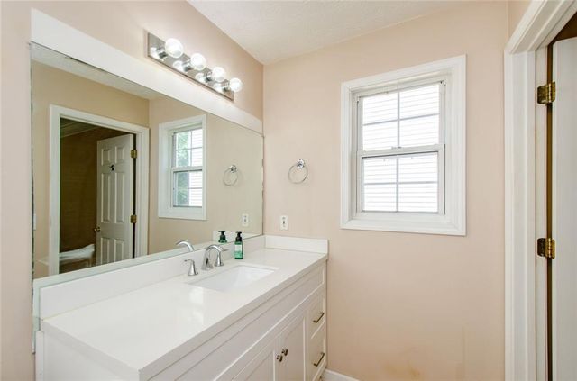 185 Weatherstone Drive, Woodstock, GA 30188
