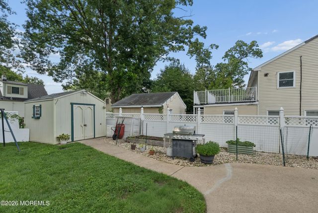 29 Pine Tree Road, Old Bridge, NJ 08857