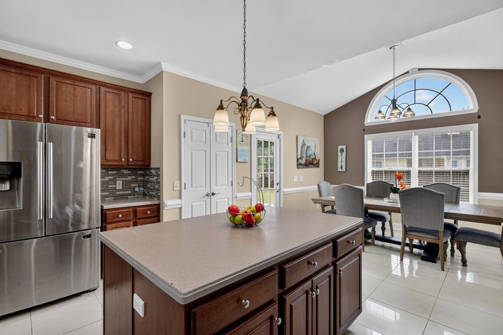 Image 10 of property listing at 109 Netherfield Drive, Summerville, SC 29486