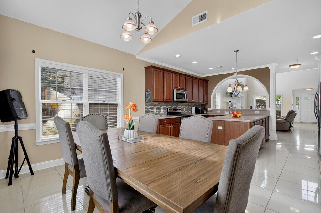 Image 11 of property listing at 109 Netherfield Drive, Summerville, SC 29486