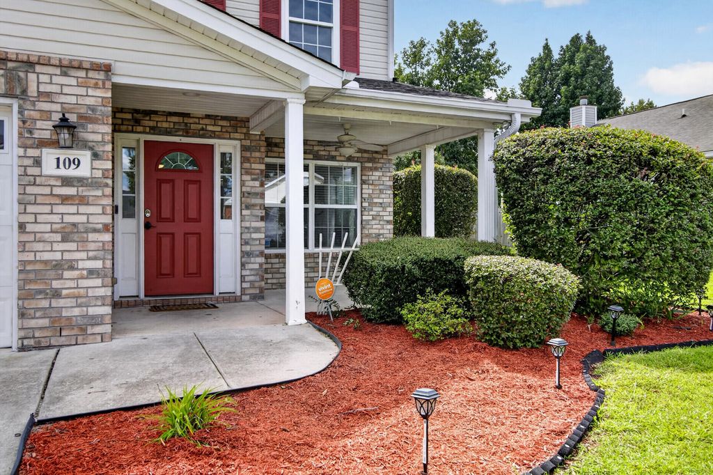 Image 2 of property listing at 109 Netherfield Drive, Summerville, SC 29486