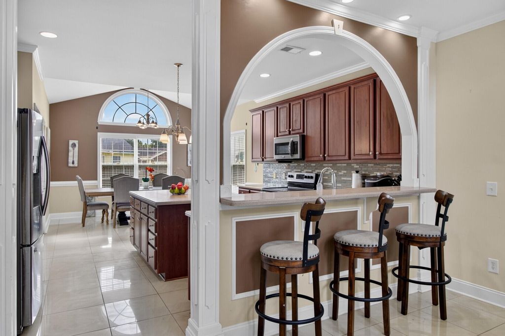 Image 4 of property listing at 109 Netherfield Drive, Summerville, SC 29486