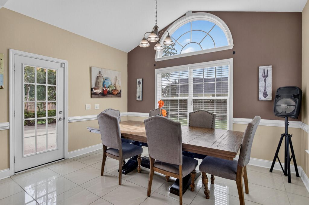 Image 6 of property listing at 109 Netherfield Drive, Summerville, SC 29486